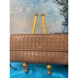 Bottega Veneta Wallet Full Size Taupe Woven Leather VGC